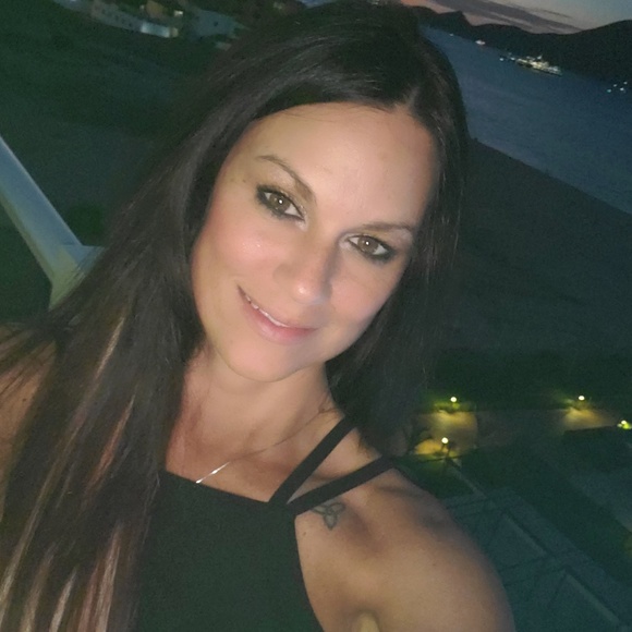 Meet your Posher, Carly - Picture 1 of 1